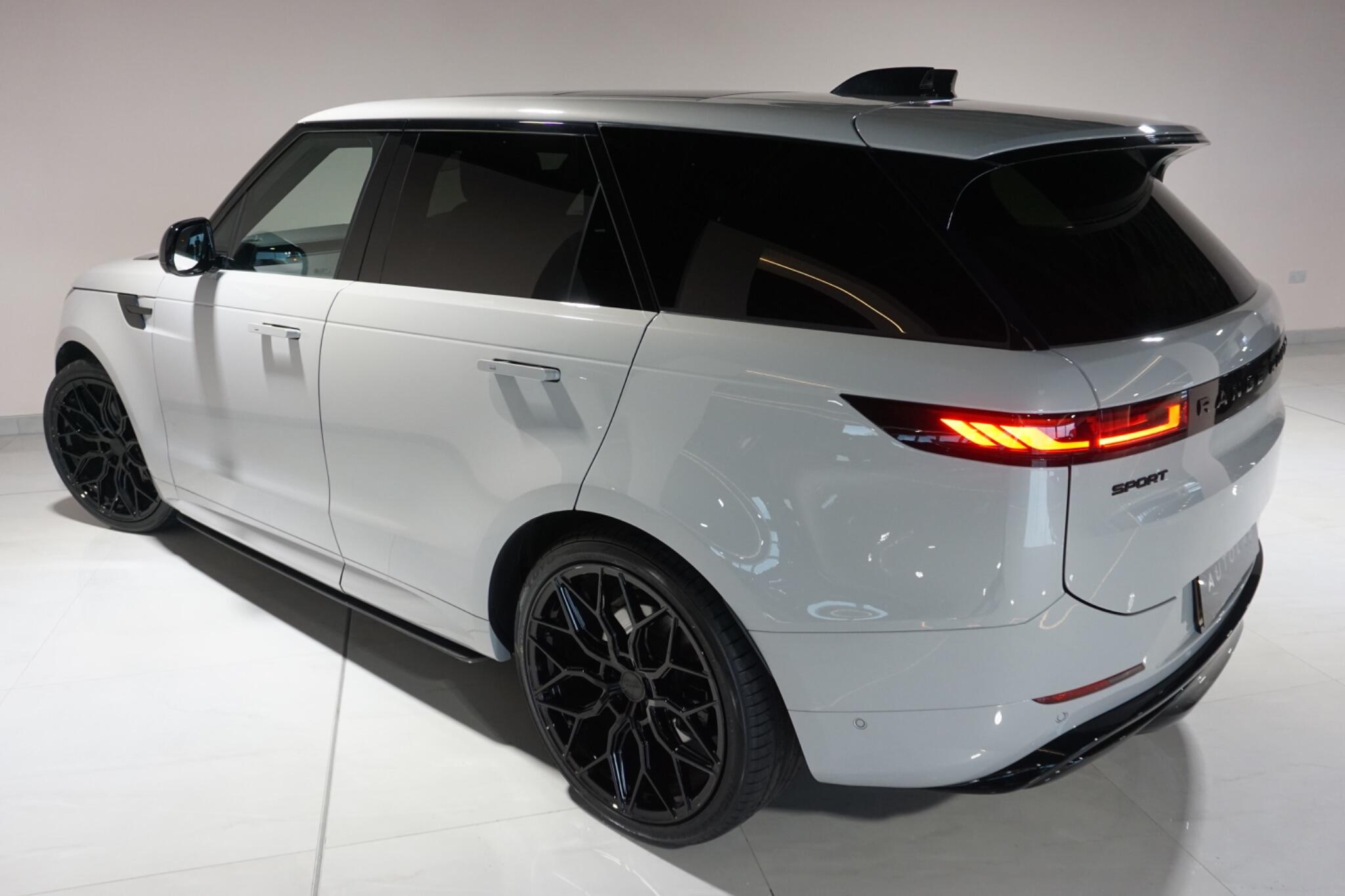 Land Rover Range Rover Sport 3.0 D300 MHEV Dynamic SE SUV 5dr Diesel Auto 4WD Euro 6 (s/s) (300 ps)